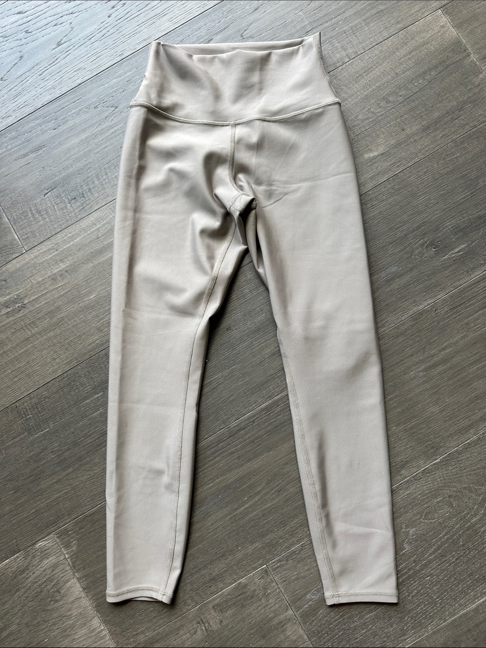 ALO Yoga High-Waist Leggings in Taupe